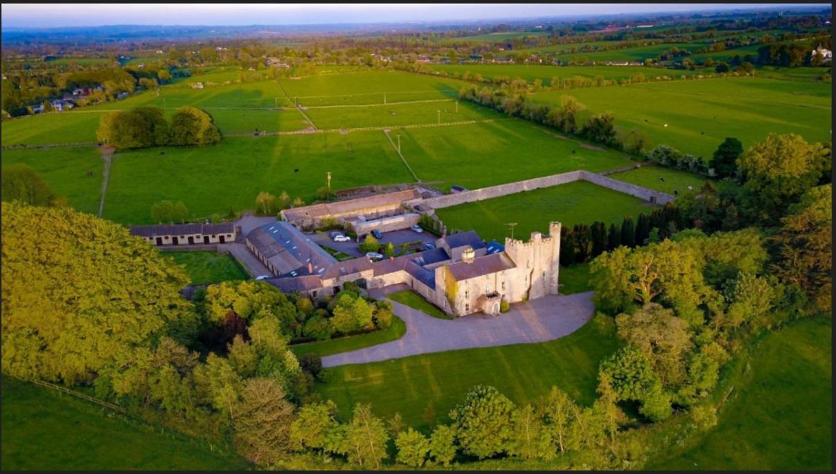 Skryne Castle Guest House Ross Cross Roads Exterior photo