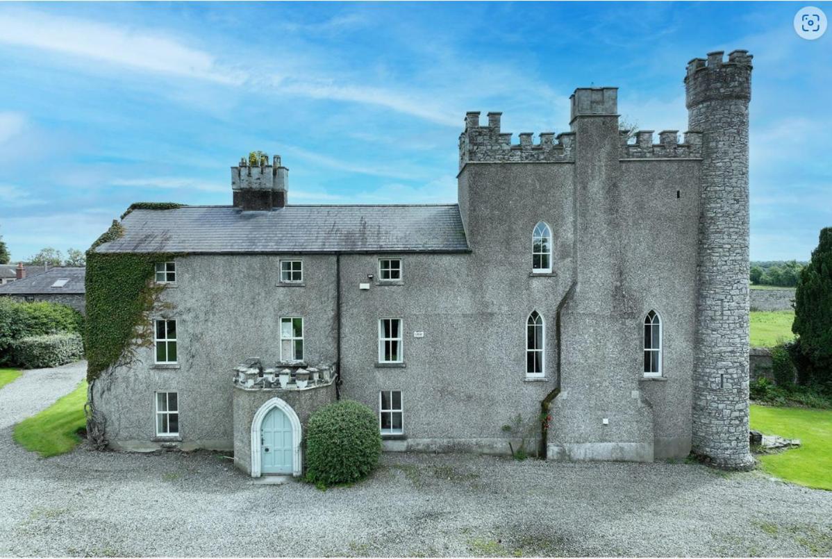 Skryne Castle Guest House Ross Cross Roads Exterior photo